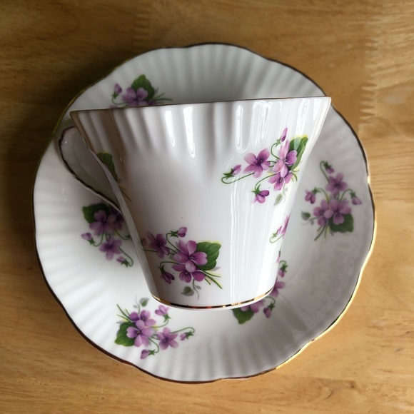 Salisbury Purple Violet Fine Bone China Scalloped Edge Teacup & Saucer Set - Picture 5 of 9